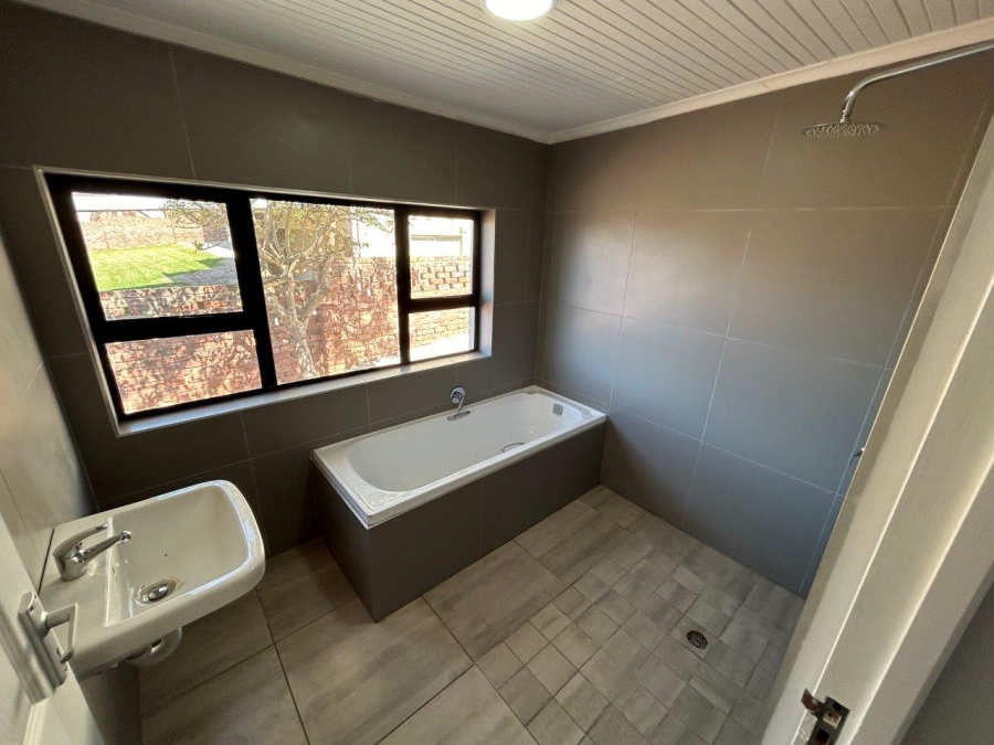 9 Bedroom Property for Sale in Jeffreys Bay Central Eastern Cape